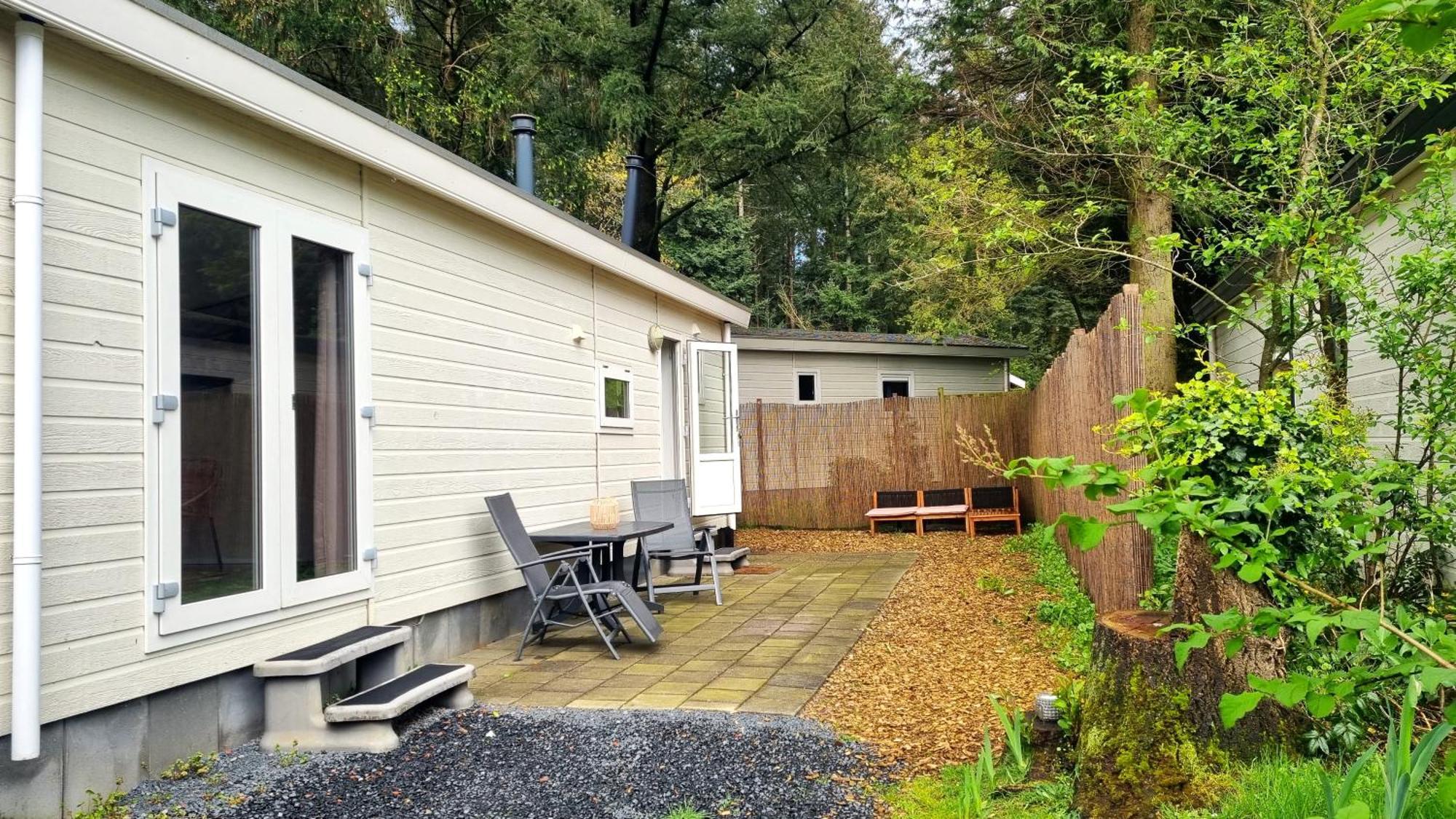 Gezellig Gemoderniseerd Chalet Op De Veluwe Putten Exteriör bild